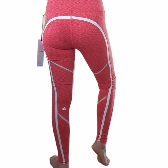 ALO Yoga Continuity Leggings . - Picture 11 of 16